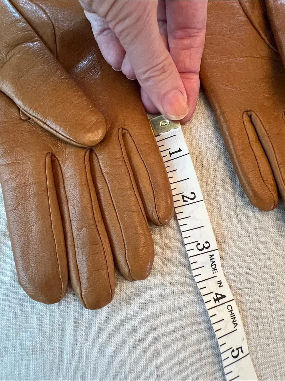 Saks Fifth Avenue Cognac Leather & Cashmere Gloves. Size 6.5. NWT. Italian made